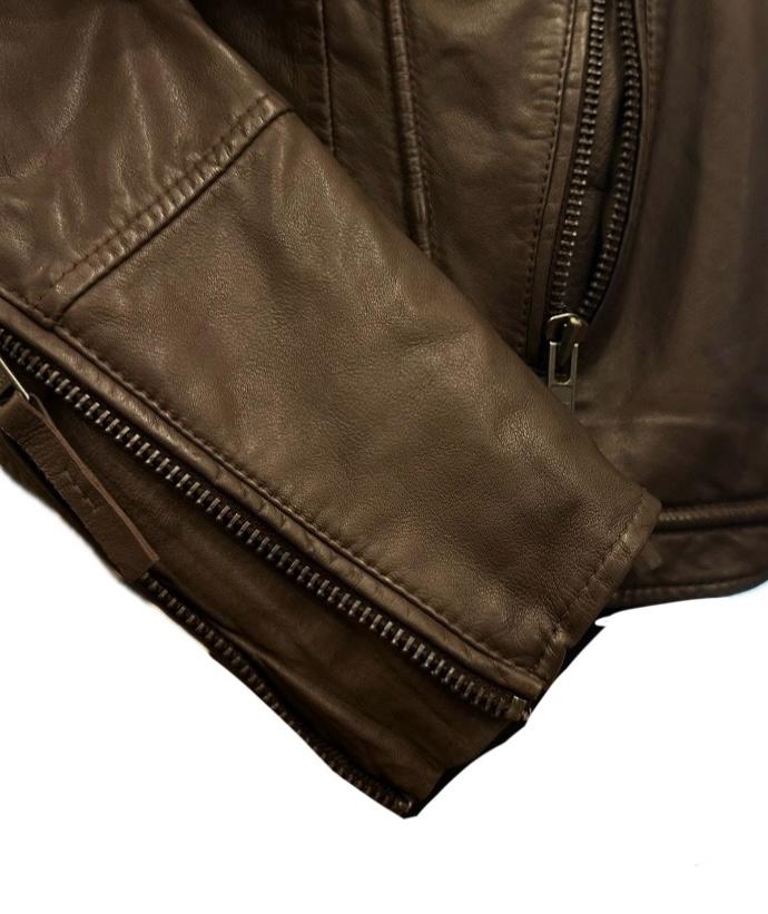 Biker in pelle Bully